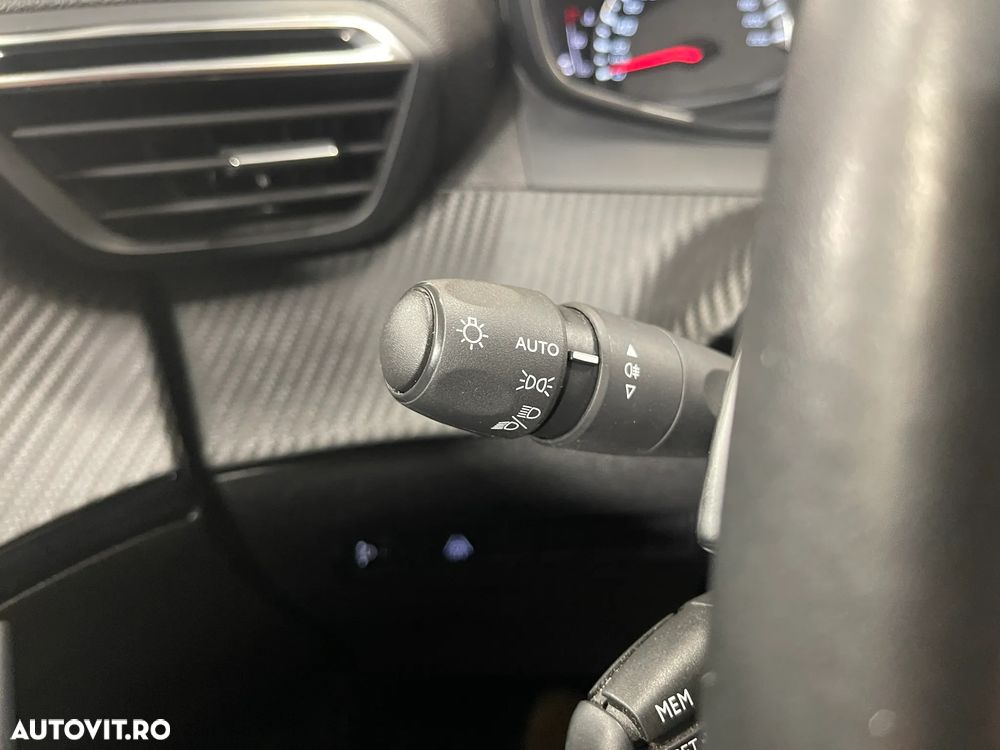 Peugeot 2008 BlueHDi 130 EAT8 Active - 24