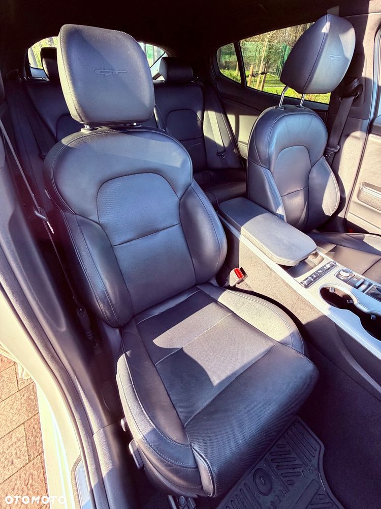 Kia Stinger 3.3 T-GDI AWD GT - 12