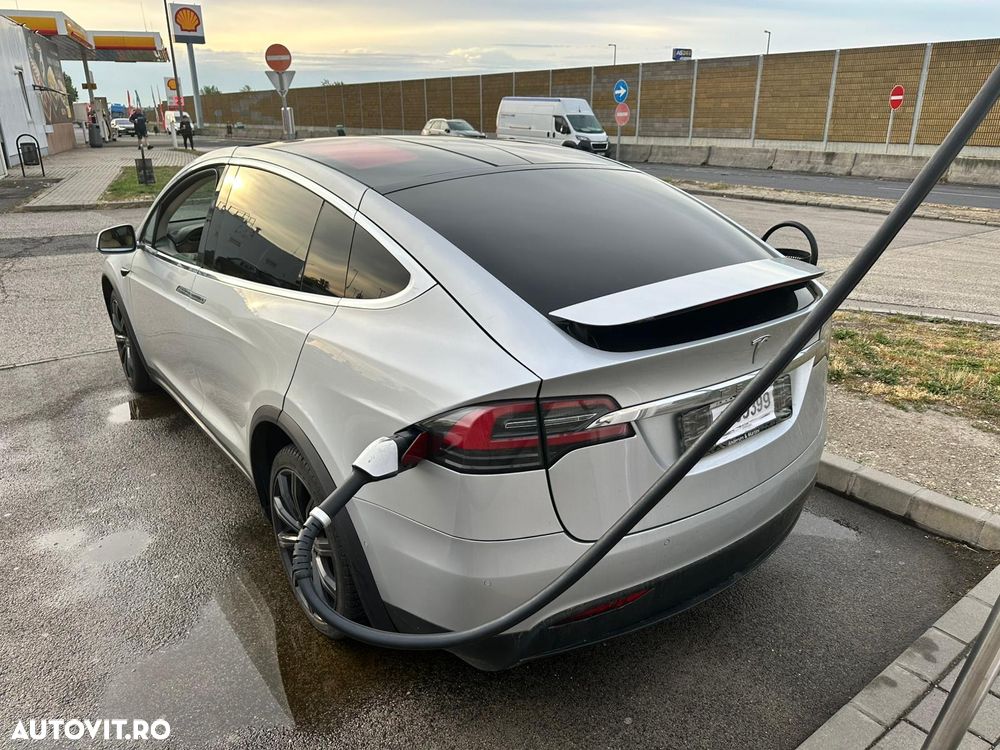 Tesla Model X - 19