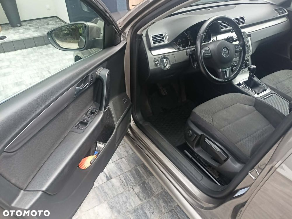 Volkswagen Passat 2.0 Blue TDI SCR Comfortline - 10
