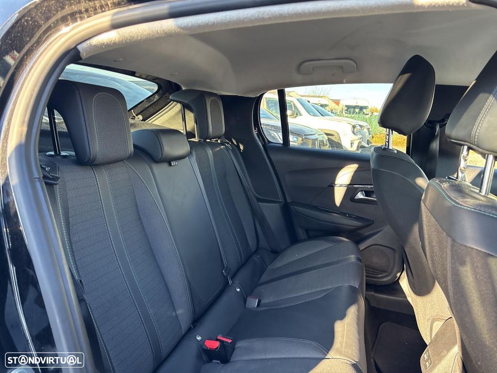 Peugeot e-208 Allure - 9