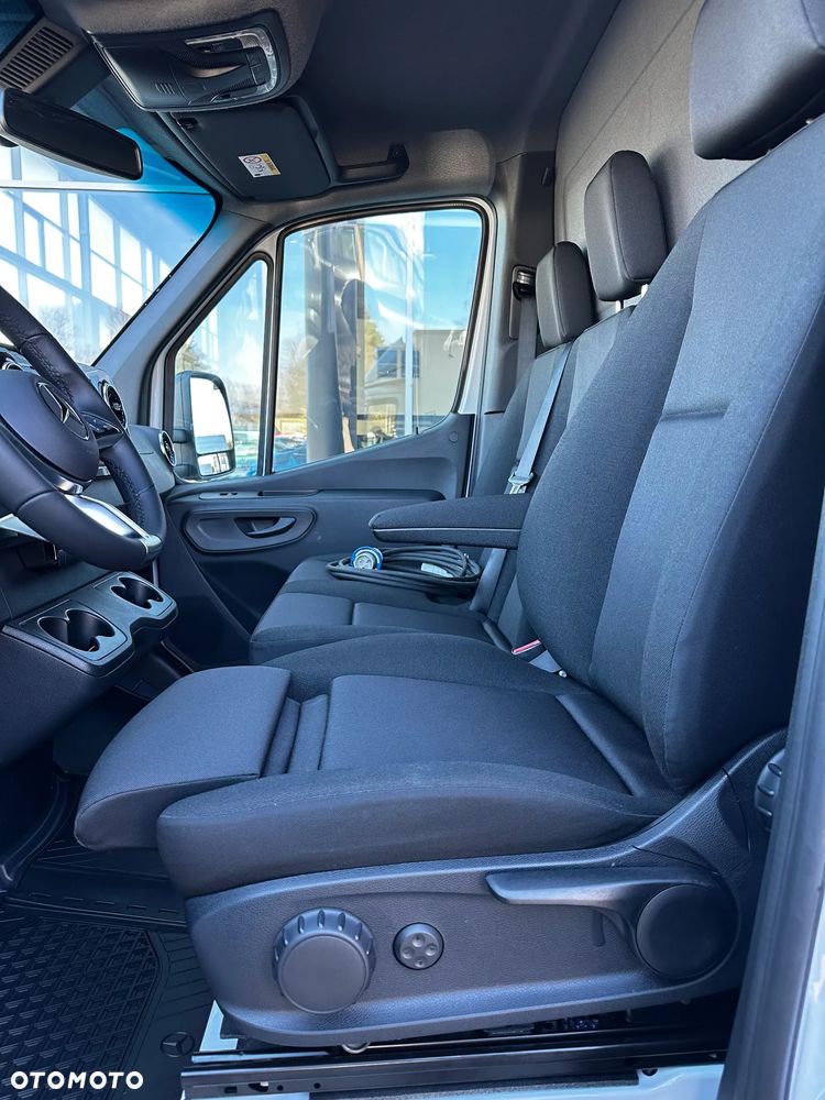 Mercedes-Benz Sprinter - 13
