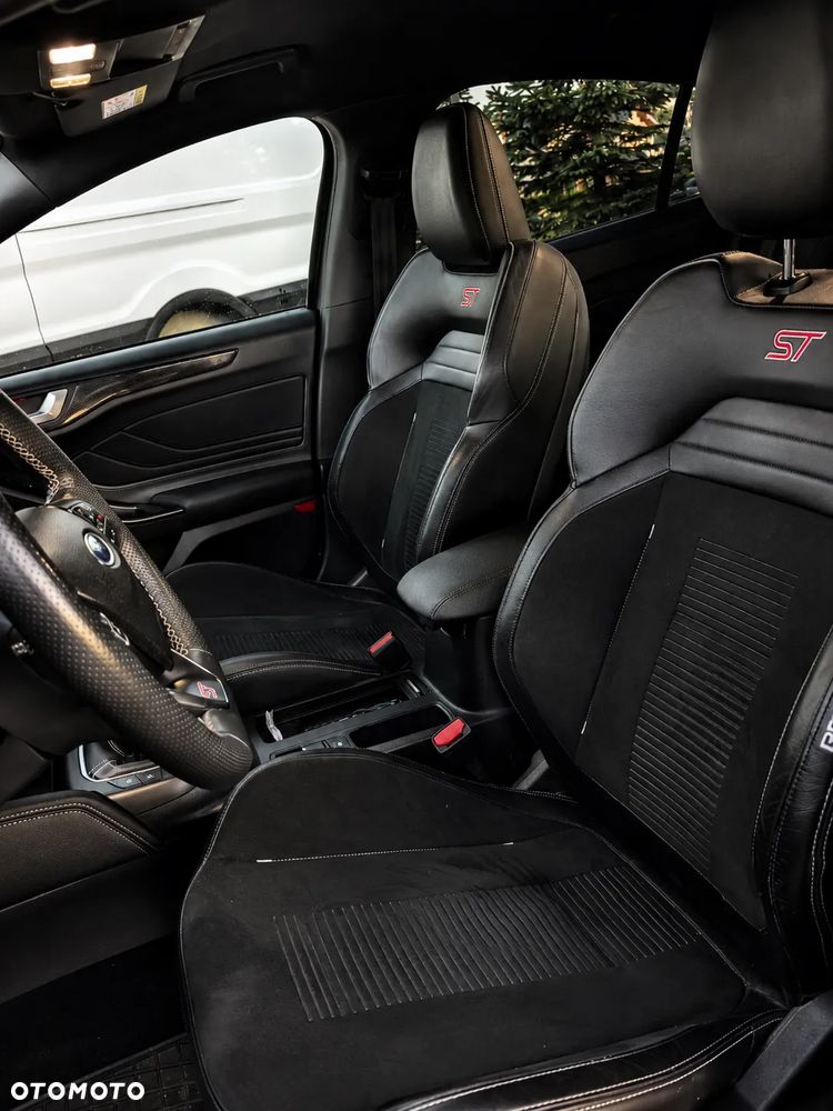 Ford Focus 2.3 EcoBoost S&S ST - 11