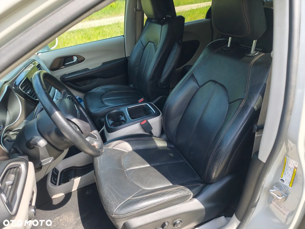Chrysler Pacifica - 23