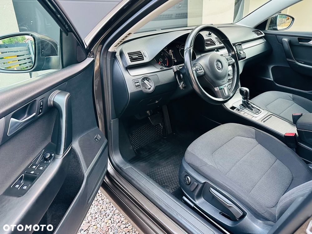 Volkswagen Passat 2.0 TDI DSG Highline - 24