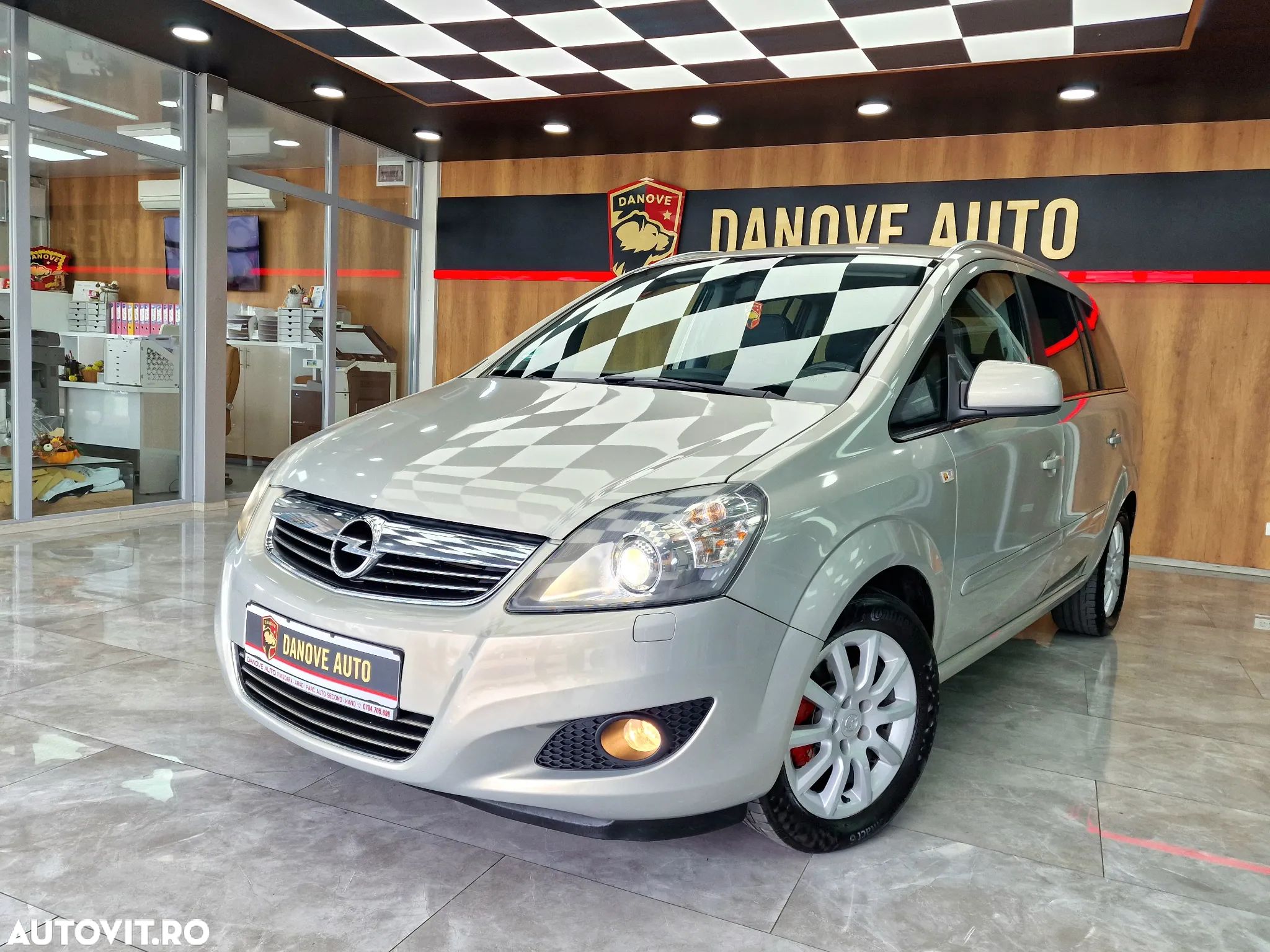 Opel Zafira 1.6 Cosmo - 1
