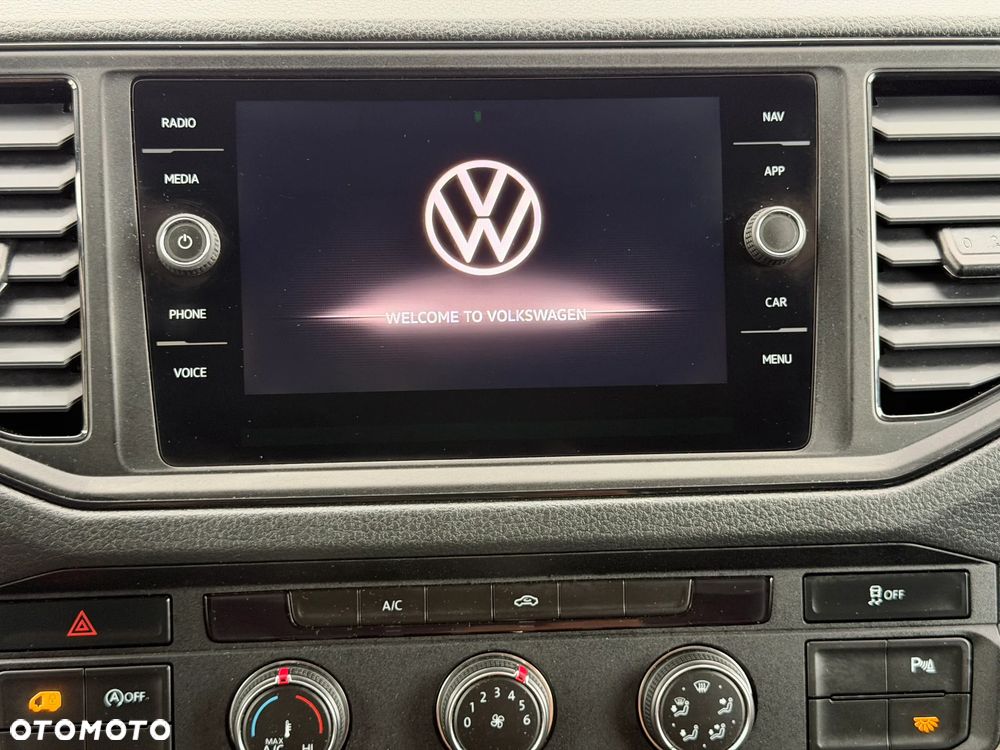 Volkswagen CRAFTER L2H2 Model 2021r WZMOCNIONY VAN 3 osobowy Silnik 2.0TDI 140KM bez BiTurbo! Euro6, Duża ładowność 1.2t, DMC:3.5t, Homologacja VAT-1 Zabudowa paki BOTT, Bogate wyposażenie! OPONY Jak nowe, Fabryczne ogrzewanie oraz wentylacja pojazdu ze zdalnym sterowaniem OEM Eberspacher Airtronic M2 3,5kW, Android Auto, Apple CarPlay, Parktroniki, Kamera, Nawigacja, Drzwi tył 270' Fotel pilot pneumatyczny z masażem! - 36