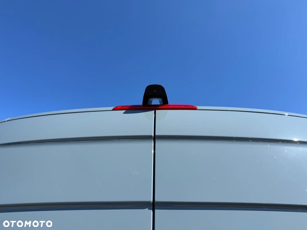 Mercedes-Benz Sprinter - 37