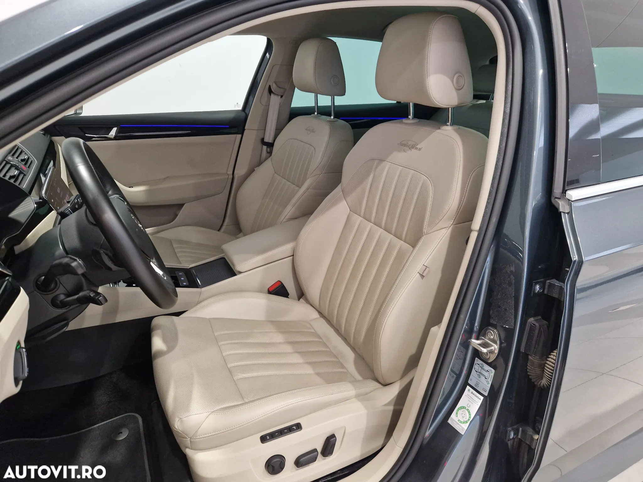 Skoda Superb 2.0 TDI DSG Laurin & Klement - 11