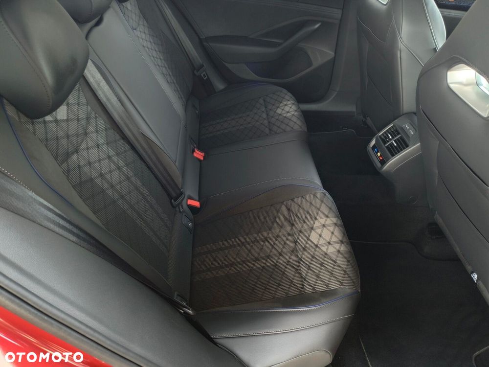 Volkswagen Passat Variant 2.0 TDI SCR R-Line DSG - 20