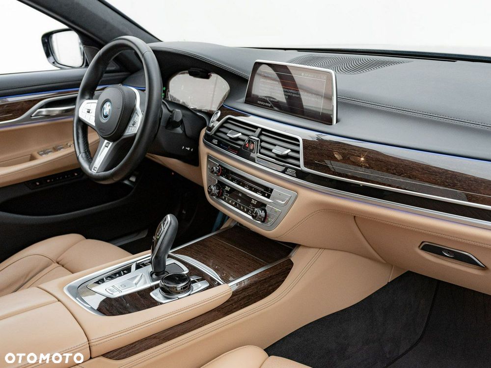 BMW Seria 7 - 36
