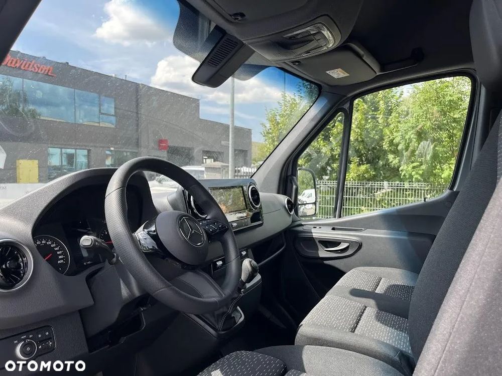 Mercedes-Benz Sprinter - 10