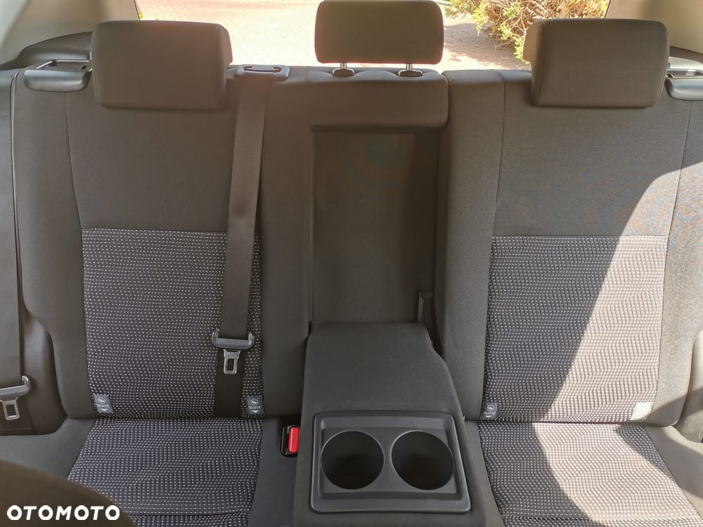 Toyota Auris 1.6 Premium + - 7
