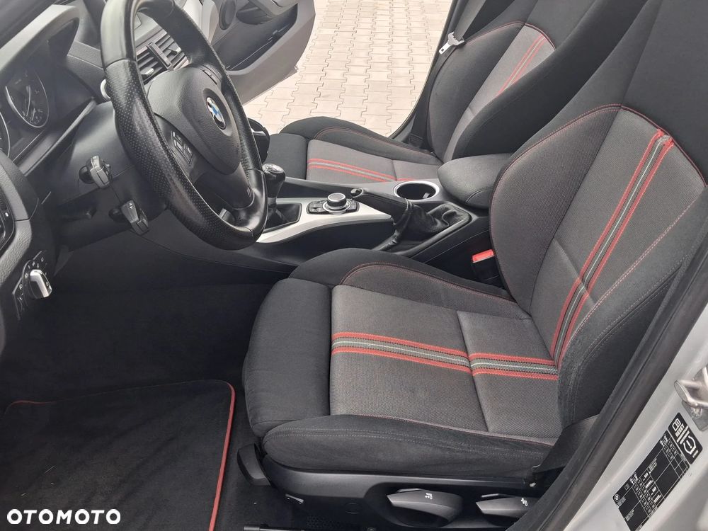 BMW X1 sDrive16d Sport Line - 26
