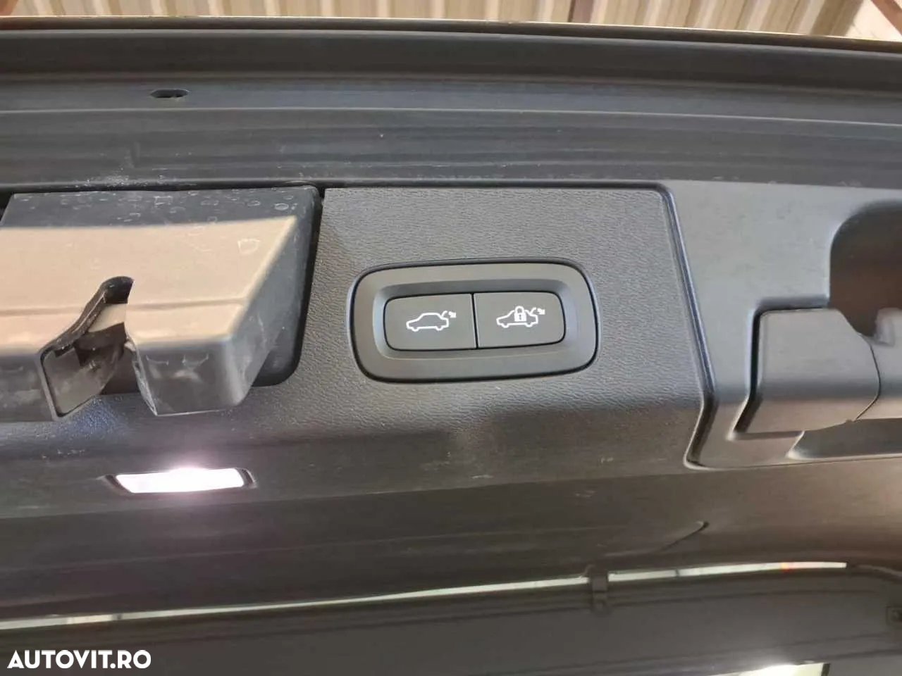 Volvo XC 60 B4 MHEV AT8 AWD Inscription - 23