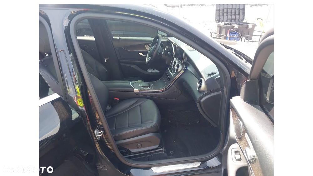 Mercedes-Benz GLC 300 4-Matic - 4
