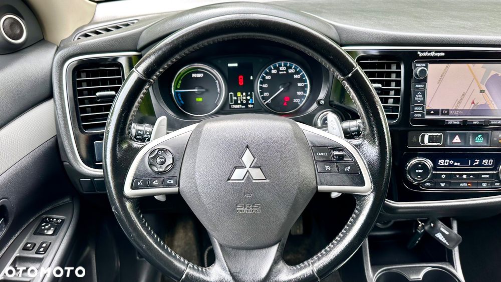 Mitsubishi Outlander 2.0 4WD - 22