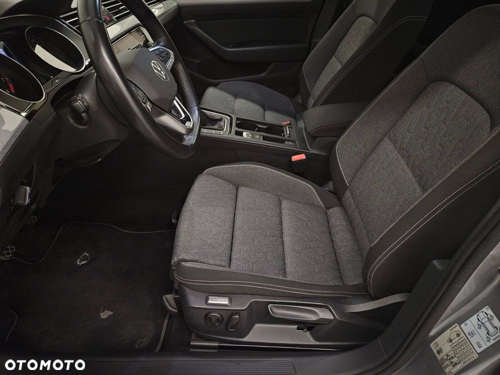 Volkswagen Passat - 8