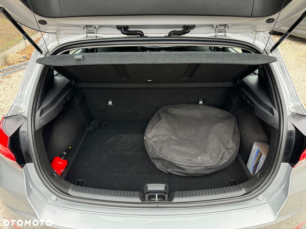 Hyundai i30 1.5 DPI Classic + - 18