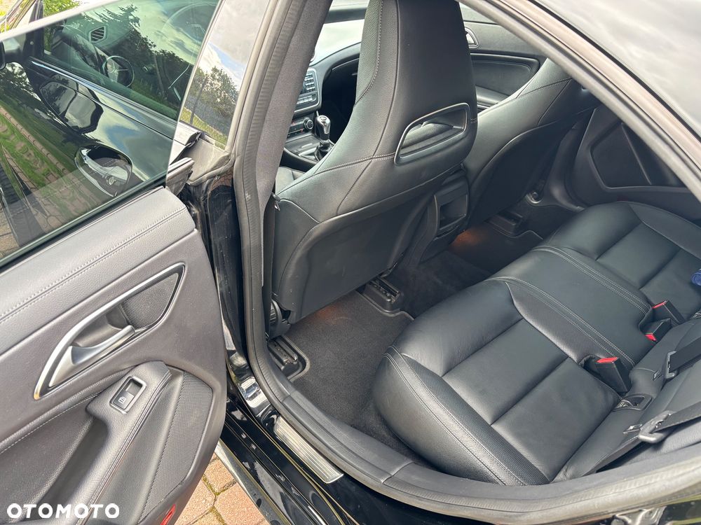Mercedes-Benz CLA 180 AMG Line - 11