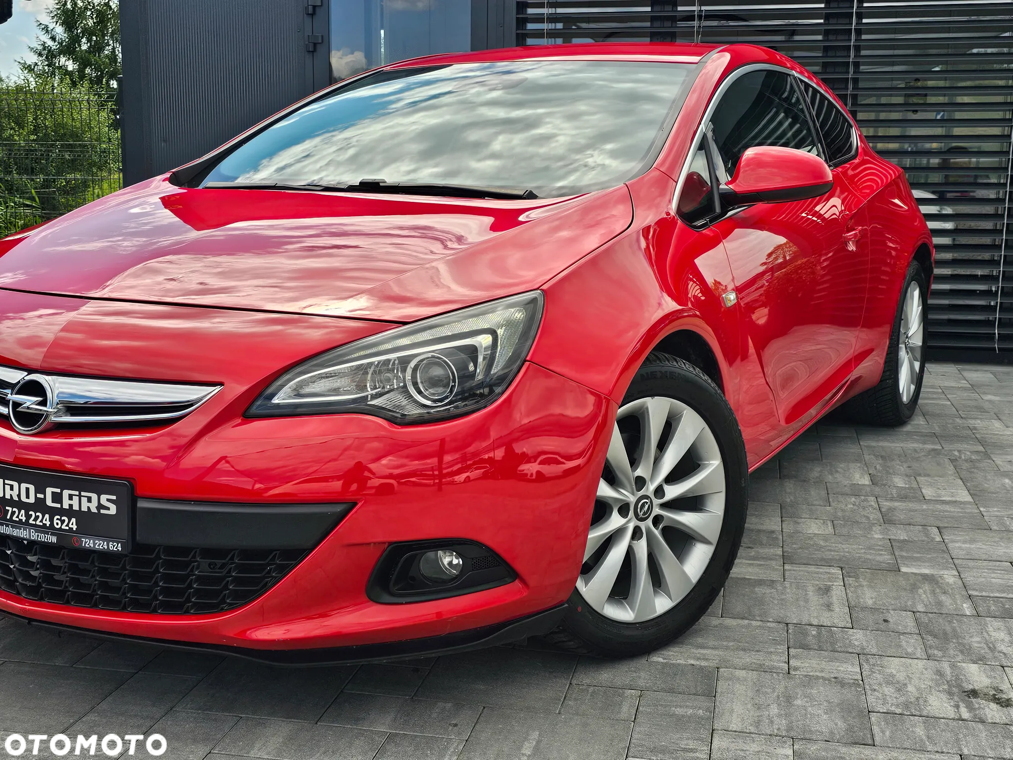 Opel Astra IV GTC 1.6 T Active - 16