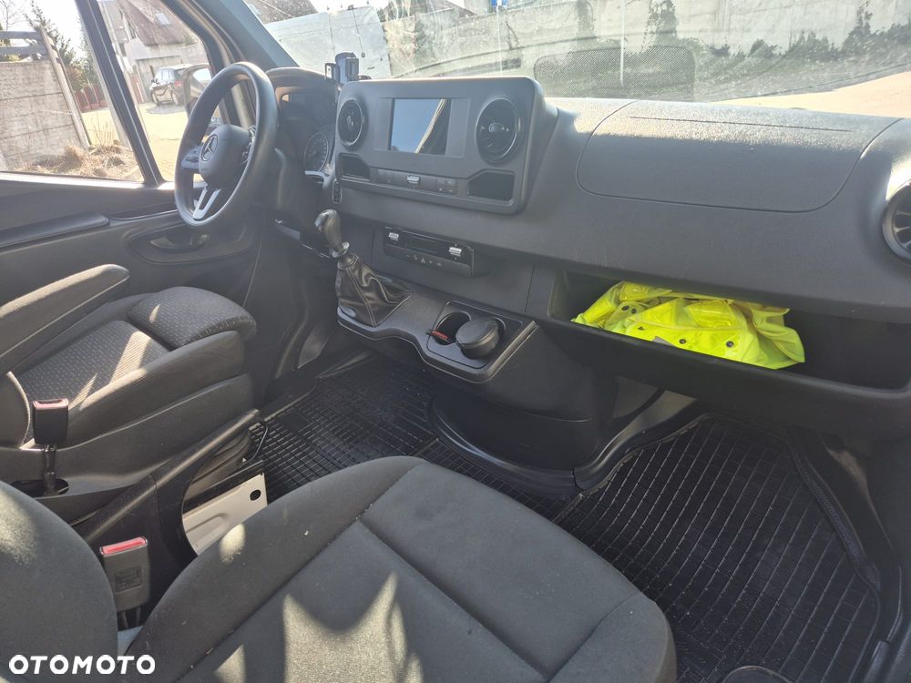 Mercedes-Benz Sprinter - 13