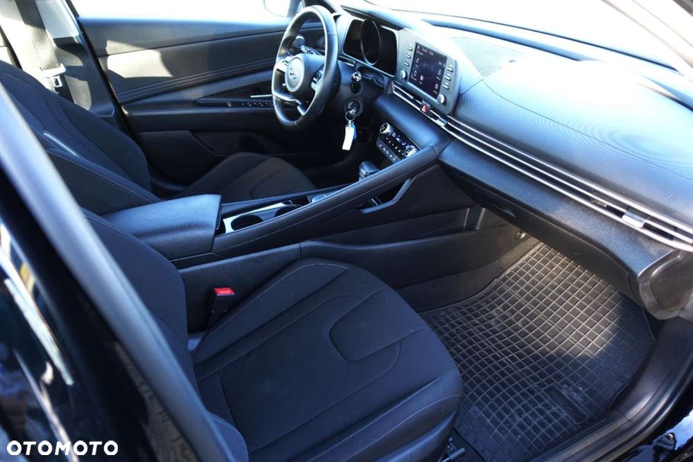 Hyundai Elantra - 20