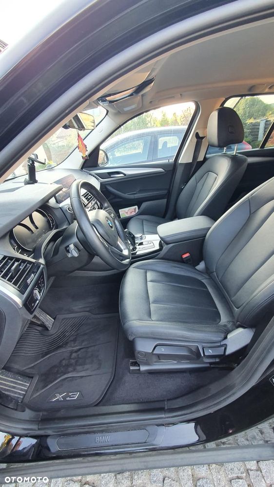 BMW X3 xDrive20d Advantage - 25