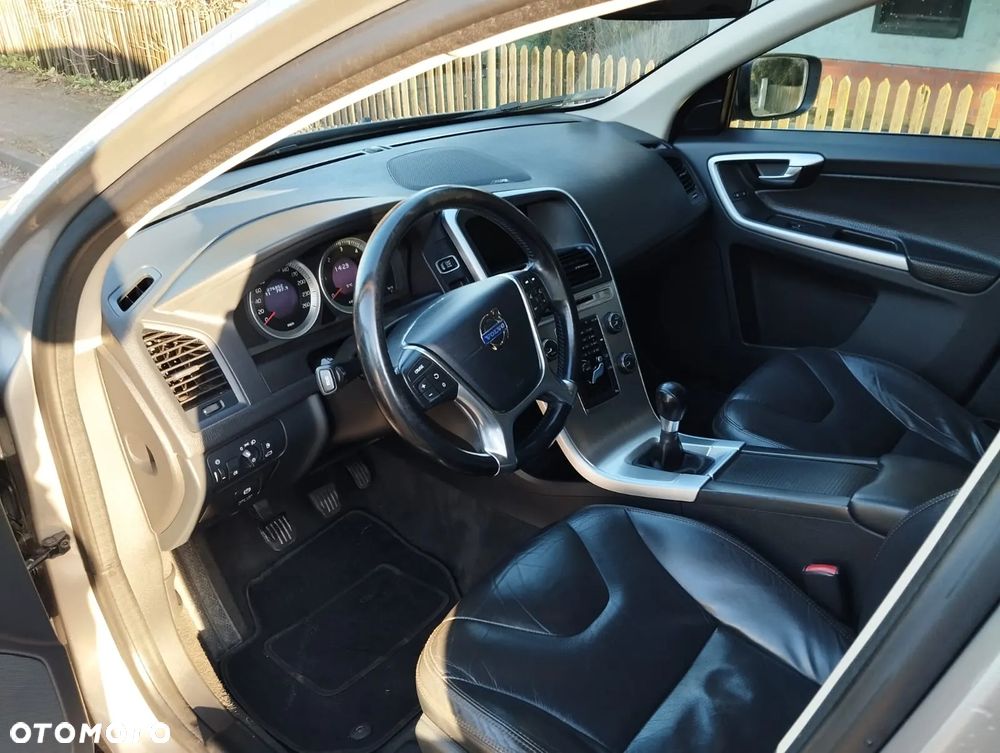 Volvo XC 60 D4 Momentum - 11