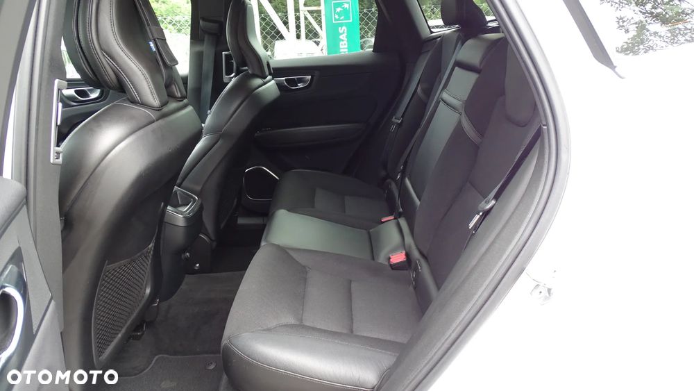 Volvo XC 60 T4 Momentum - 17