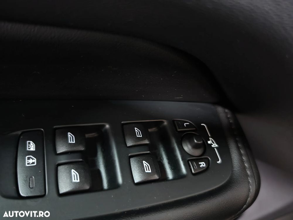 Volvo XC 60 B4 MHEV R-Design - 24