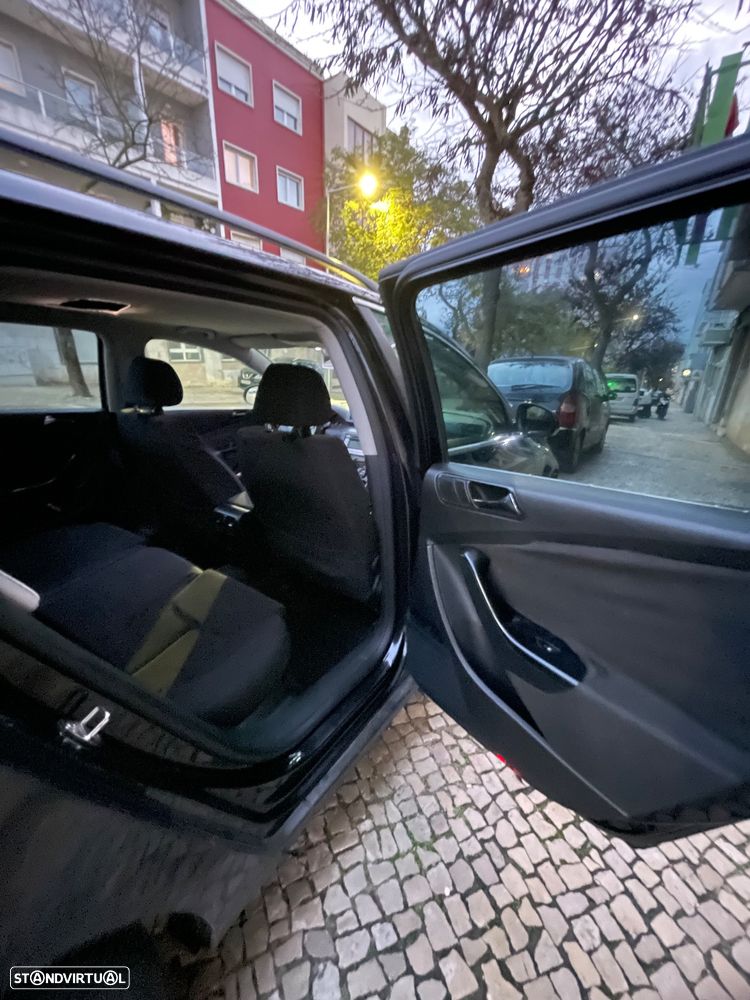 VW Passat Variant 1.9 TDi DPF BlueMotion - 18