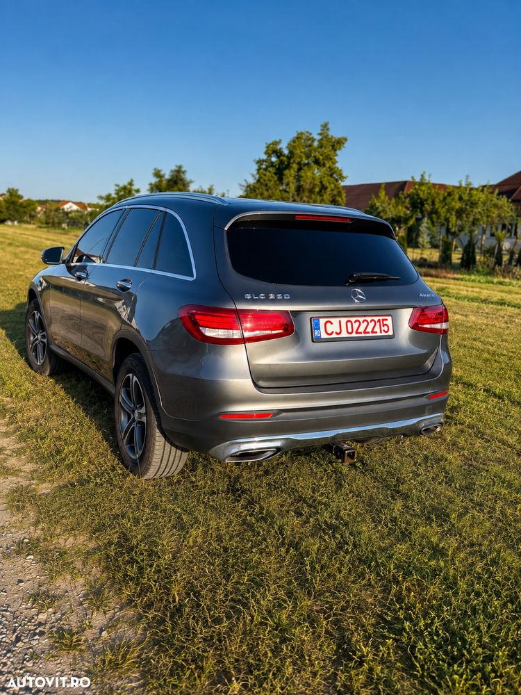 Mercedes-Benz GLC 300 4MATIC - 2
