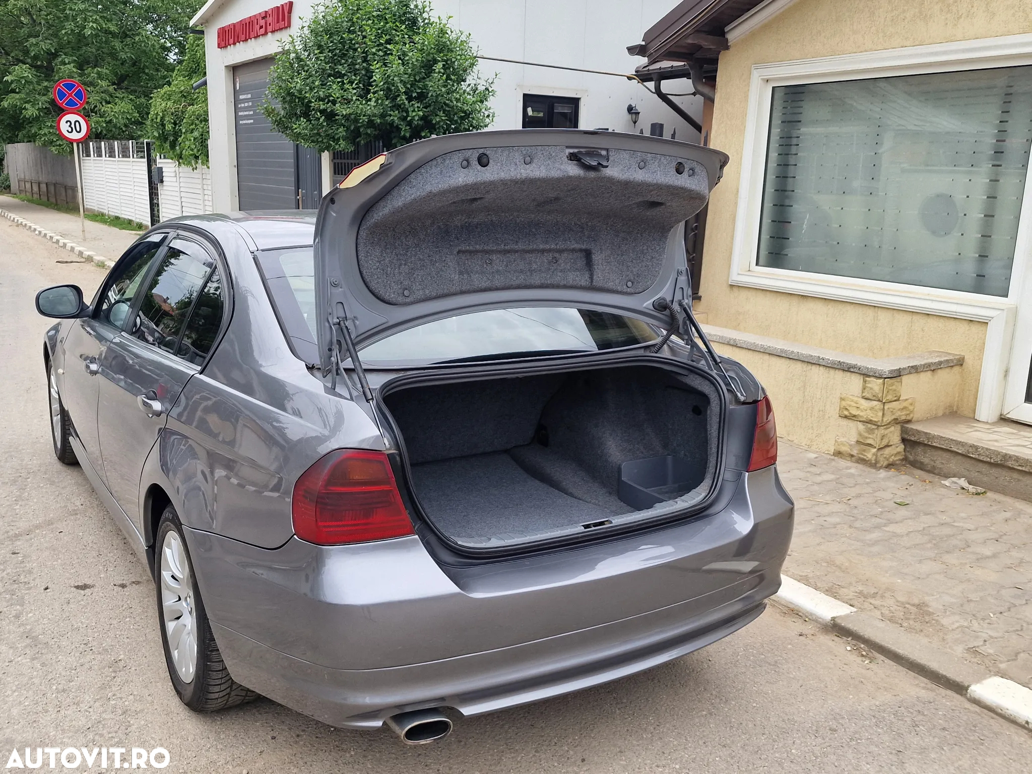 BMW Seria 3 320d - 12