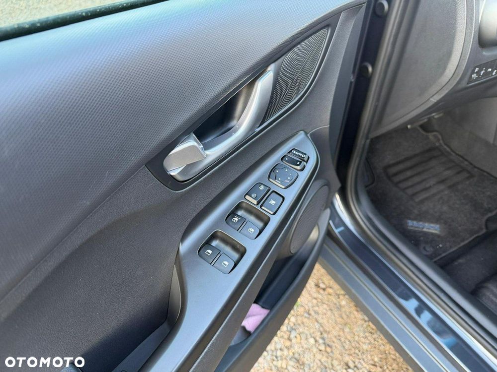Hyundai Kona 39kWh Executive - 17