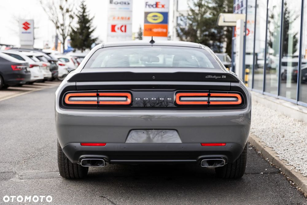 Dodge Challenger - 7