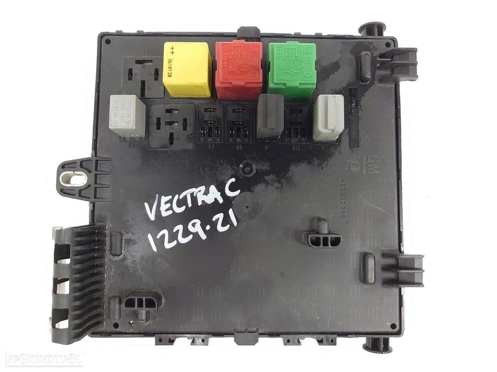 CAIXA RELÉS / FUSÍVEIS OPEL VECTRA C 2005 -13205774 - 1