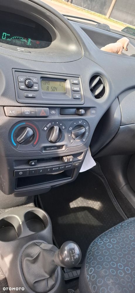 Toyota Yaris 1.0 Terra - 24