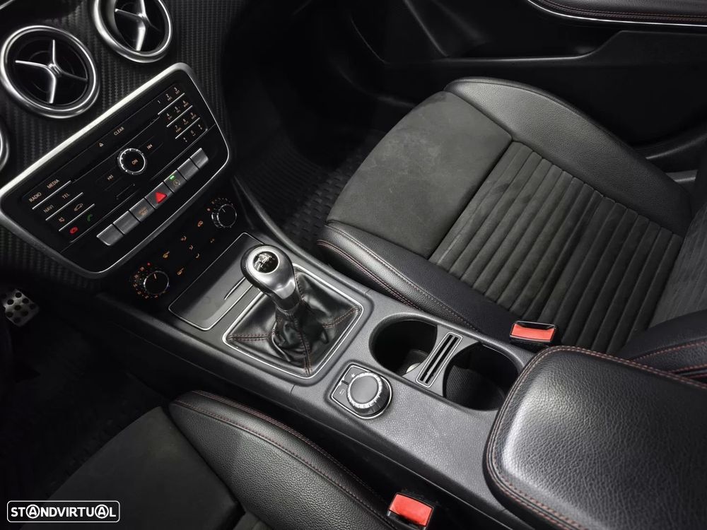 Mercedes-Benz A 180 d AMG Line - 35