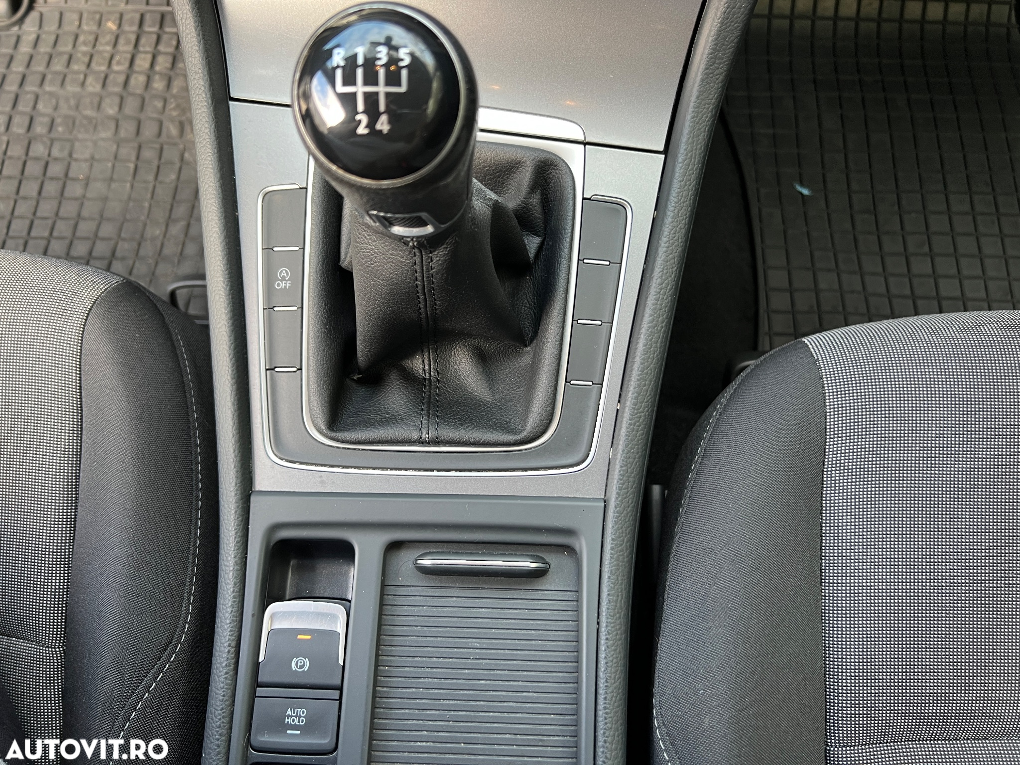 Volkswagen Golf 1.6 TDI BMT Comfortline - 11