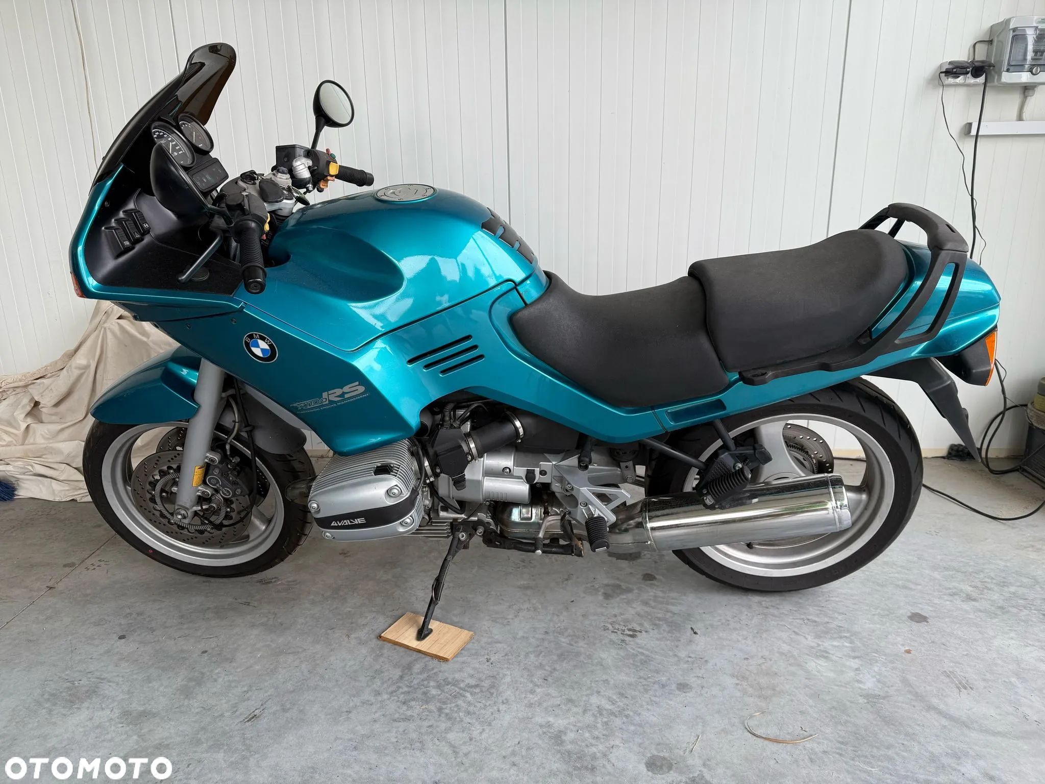 BMW R - 1