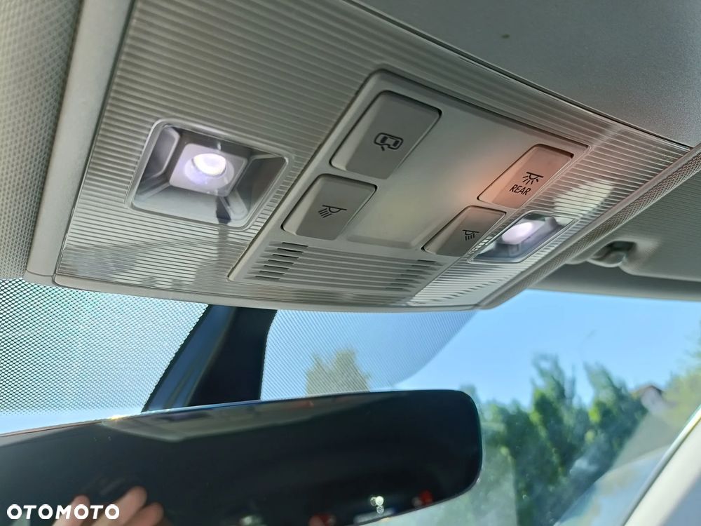 Volkswagen Golf 2.0 TDI SCR Highline - 13