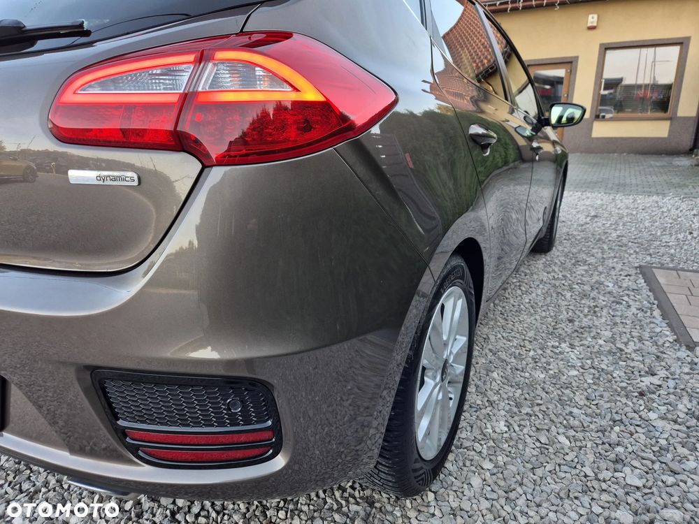 Kia Ceed 1.6 GDI Dream Team Edition - 6