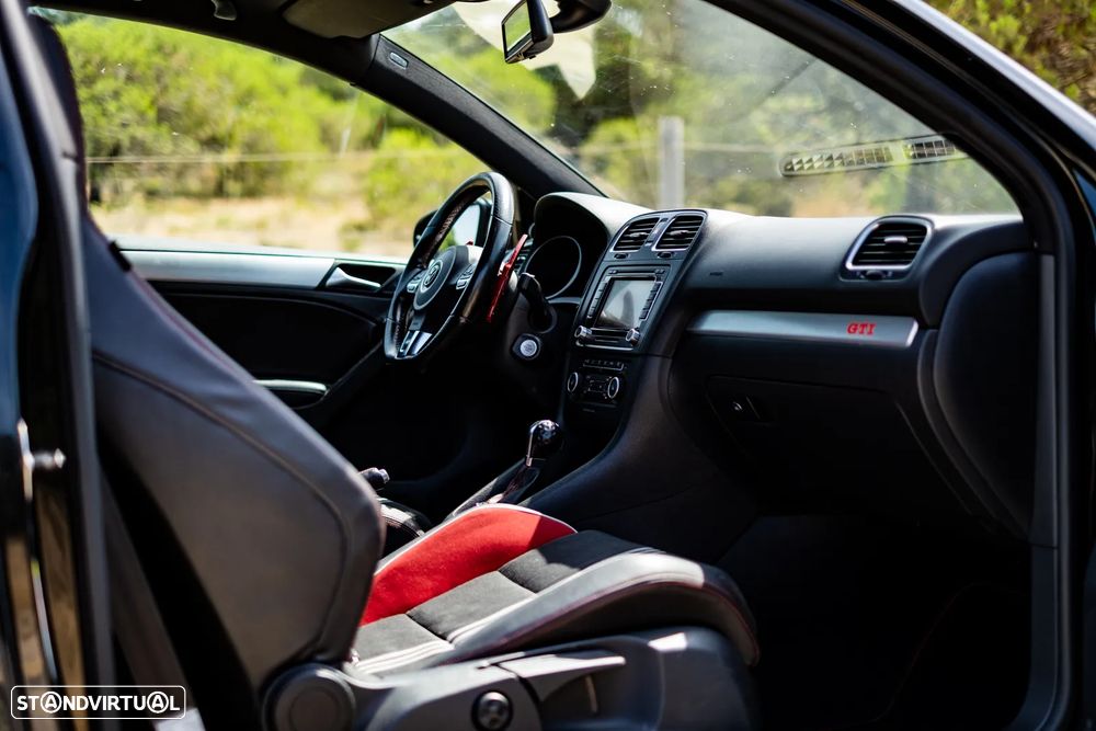 VW Golf 2.0 GTI DSG adidas - 27