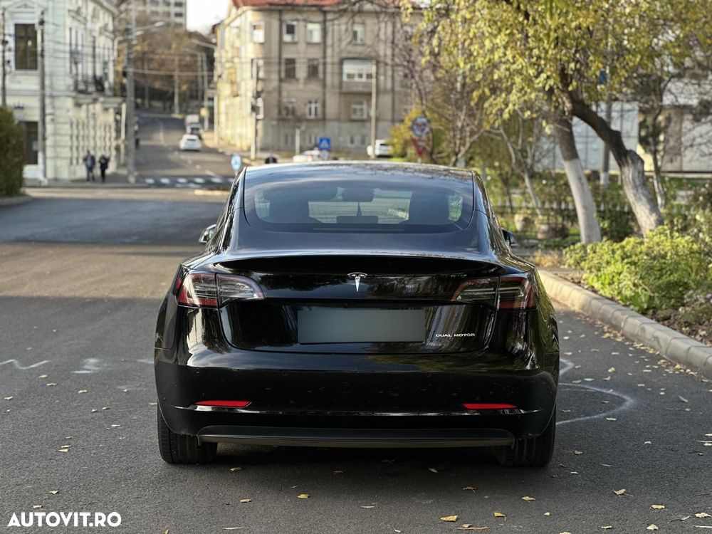 Tesla Model 3 - 8