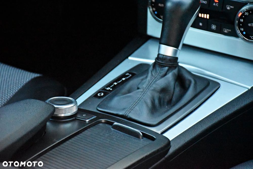 Mercedes-Benz Klasa C 200 7G-TRONIC Avantgarde Edition - 40