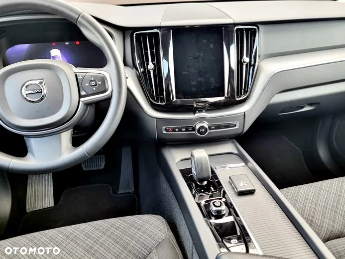 Volvo XC 60 B4 D Plus Dark - 31