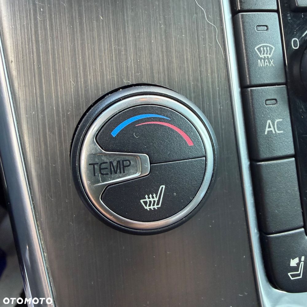 Volvo V60 D3 Momentum - 25