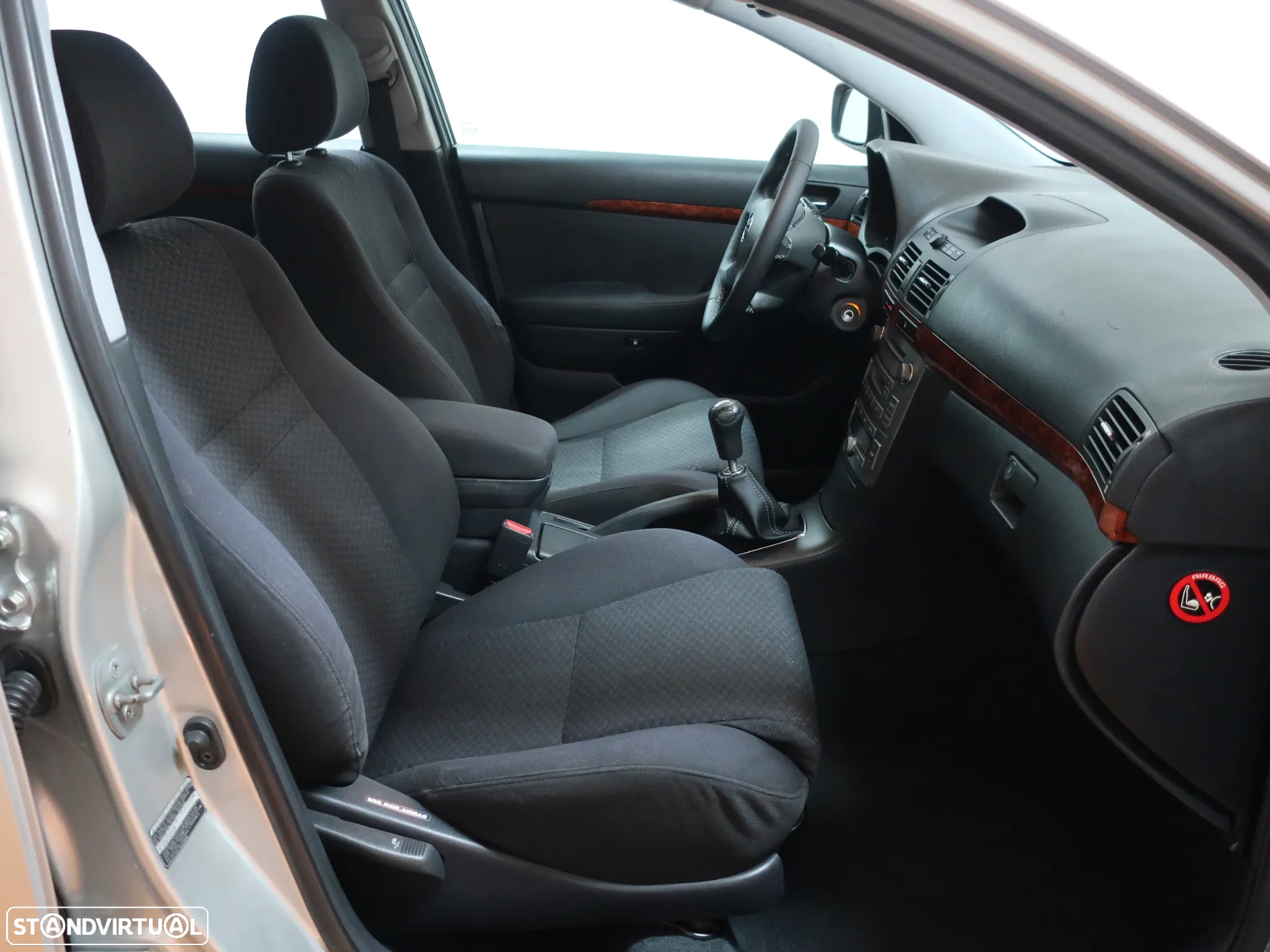 Toyota Avensis SD 2.0 D-4D Sol - 23