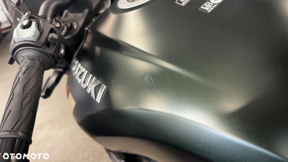 Suzuki GSX - 6